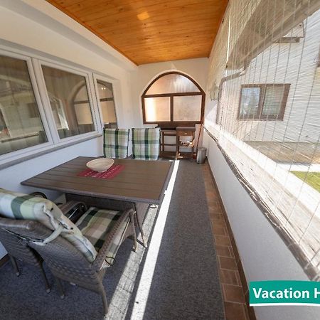 Vacation Home Alan Kulen Vakuf Kültér fotó