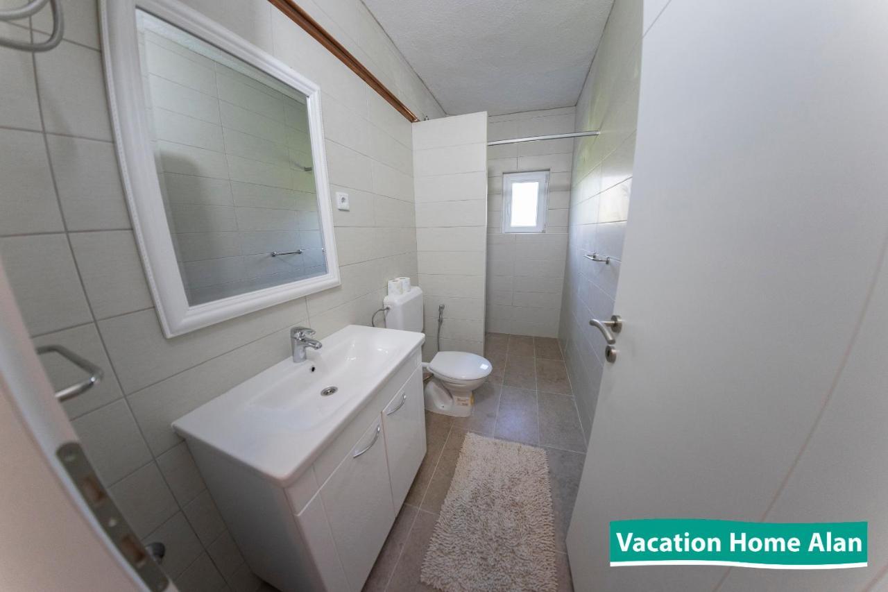 Vacation Home Alan Kulen Vakuf Kültér fotó