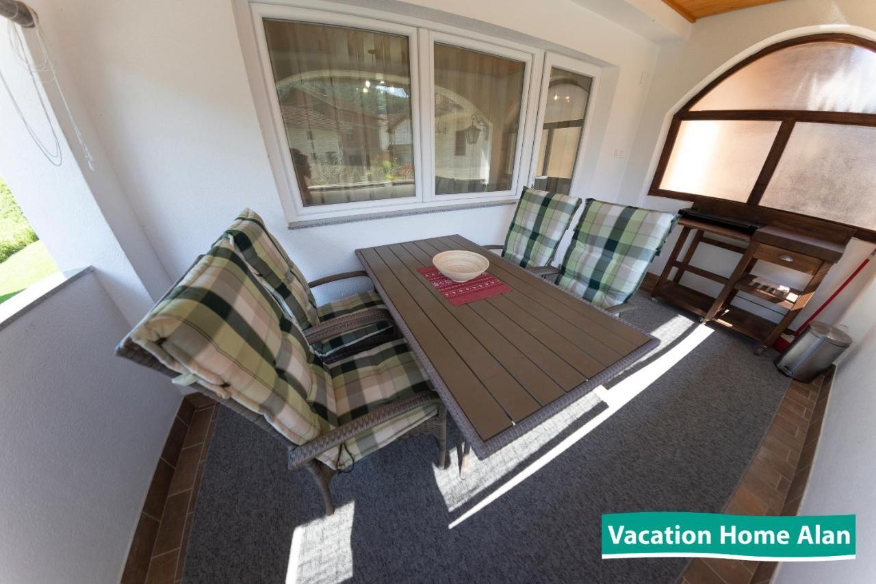 Vacation Home Alan Kulen Vakuf Kültér fotó