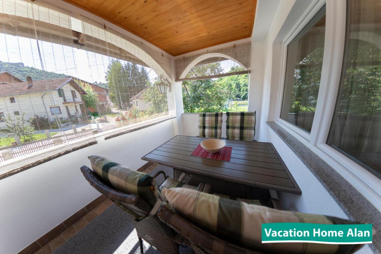Vacation Home Alan Kulen Vakuf Kültér fotó