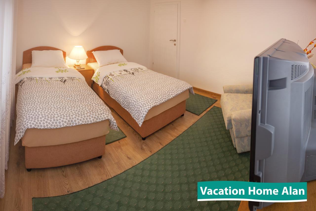 Vacation Home Alan Kulen Vakuf Kültér fotó
