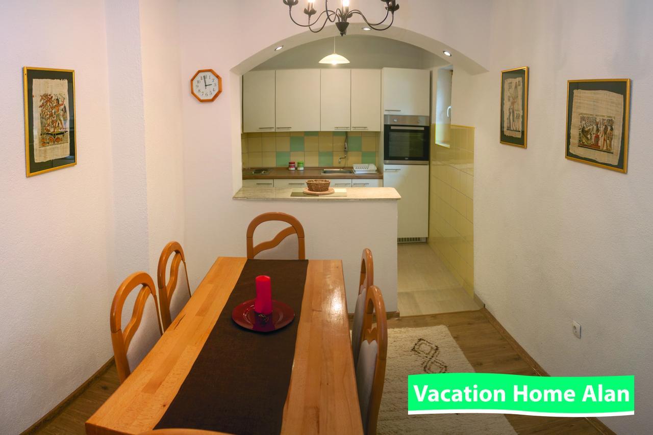Vacation Home Alan Kulen Vakuf Kültér fotó