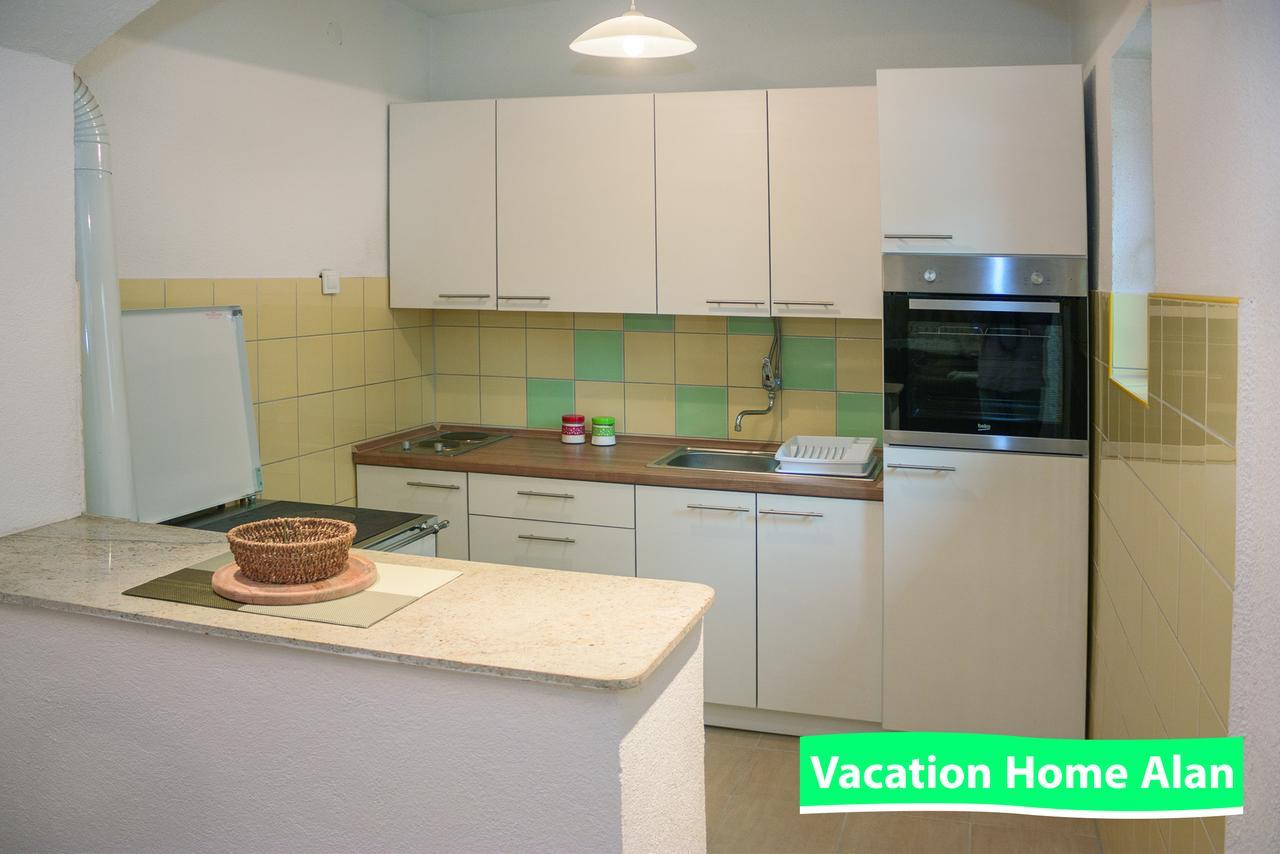 Vacation Home Alan Kulen Vakuf Kültér fotó