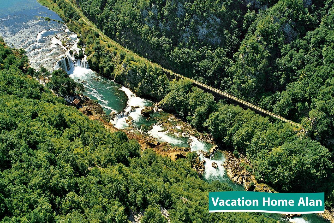 Vacation Home Alan Kulen Vakuf Kültér fotó