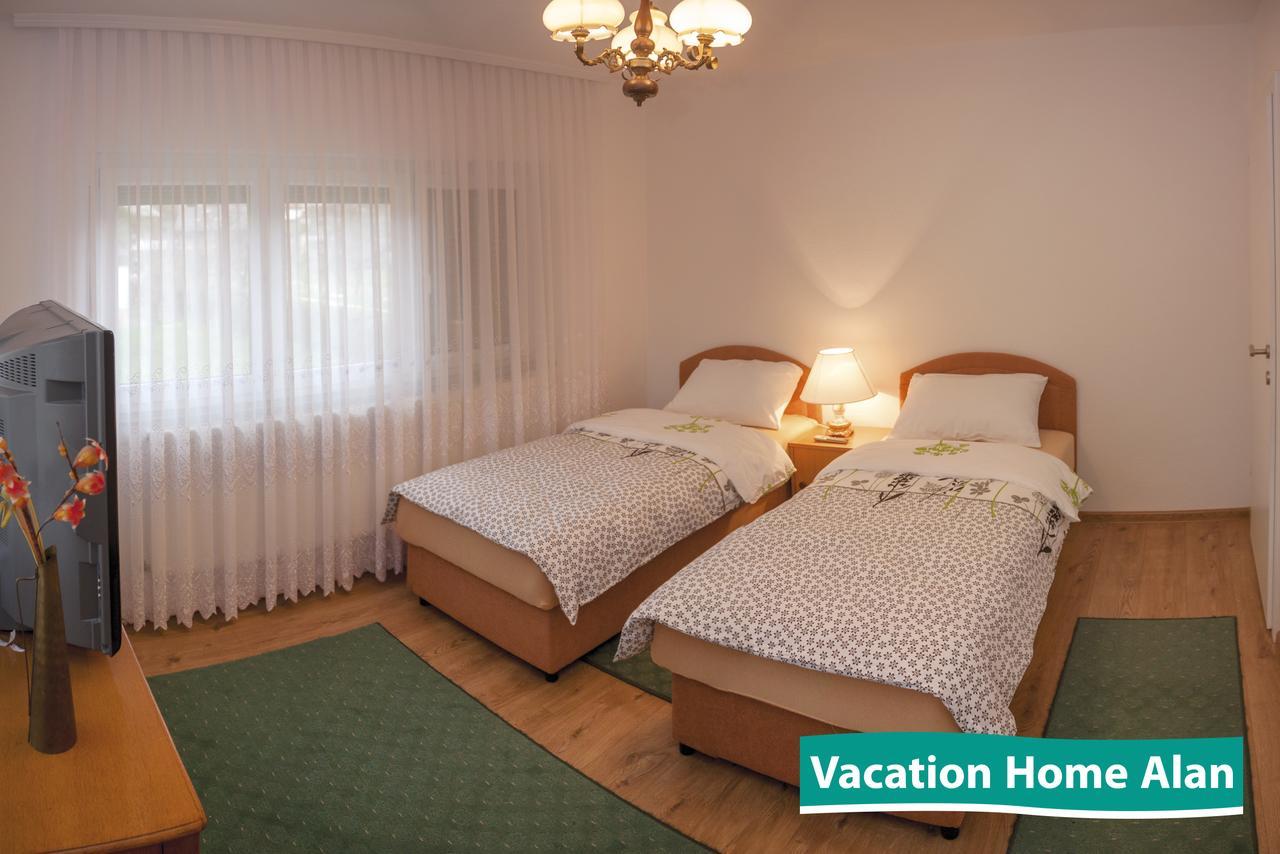 Vacation Home Alan Kulen Vakuf Kültér fotó